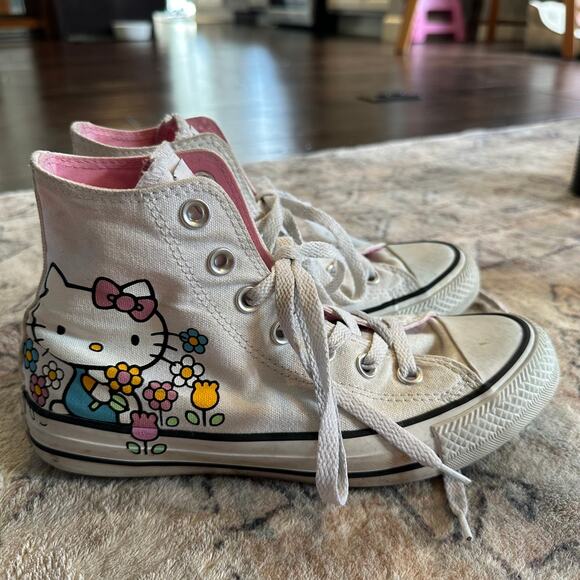 Converse Hello Kitty x Chuck Taylor All Star Hi 'Flowers' Women's SZ 6 Sanrio - Picture 8 of 16